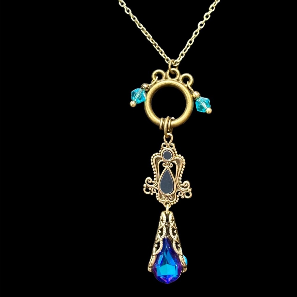 Victorian Style Gold and Blue Teardrop Pendant Necklace. NWT